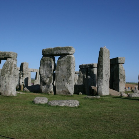 stonehenge-252283_1920.jpg