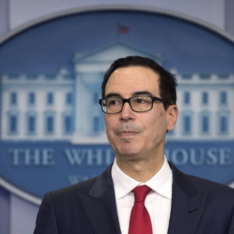 Έστειλαν περιττώματα αλόγου στον Αμερικανό υπουργό Οικονομικών 