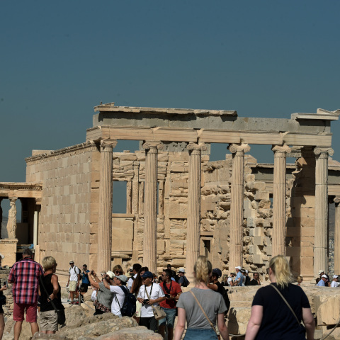 Κορυφαίος τουριστικός προορισμός για το 2018 η Ελλάδα, γράφει η Daily Telegraph 