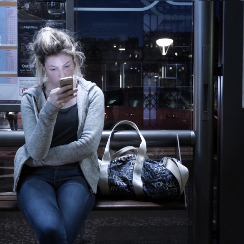 Πώς συνδέεται η χρήση κινητών με την οστεοαρθρίτιδα 