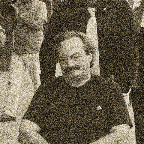 Kαλύτερα να διαδηλώνουν τα πλήθη κατά των μέτρων της κυβέρνησης για τις συντάξεις, παρά να ασχολούνται με τις βρομιές σε επίπεδο κορυφής.