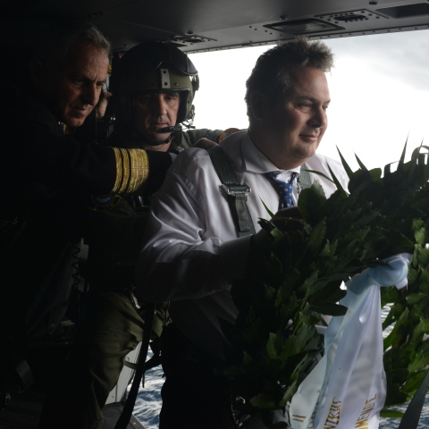 Θερμό επεισόδια στα Ίμια, ενώ ο υπουργός Άμυνας απέδιδε τιμές 