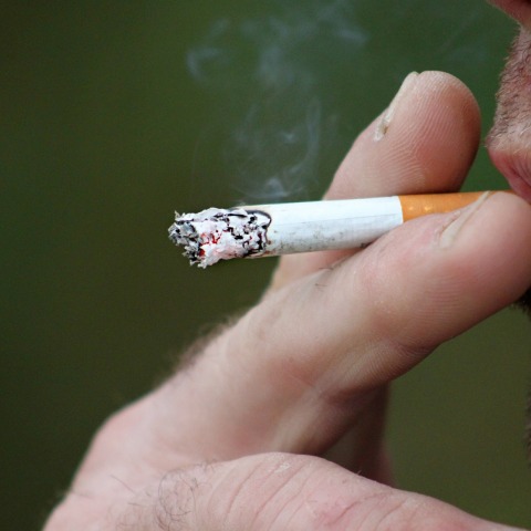 smoking-397599_1920.jpg