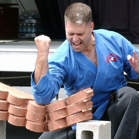 Τι μπορεί να σημαίνει ο πόνος στον αγκώνα;