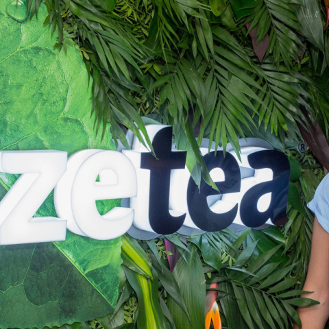 Η Χριστίνα Μπόμπα είναι το νέο πρόσωπο της καμπάνιας του FUZETEA σε Ελλάδα και Κύπρο