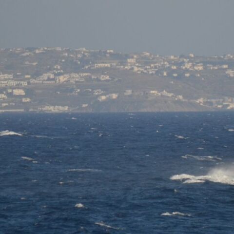 Περιπέτεια για σέρφερ στην Αρτέμιδα 