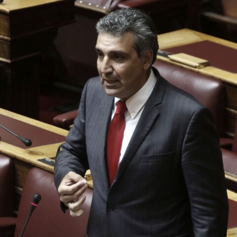 «Σχήμα λόγου» το «Να καεί η… Βουλή», λέει τώρα ο βουλευτής της Ένωσης Κεντρώων 