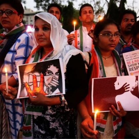 Ογκώδεις διαδηλώσεις στην Ινδία για το φόνο και το βιασμό 11χρονης 