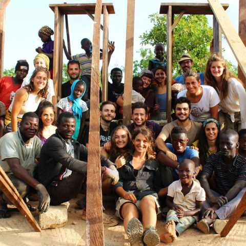 Θυμάστε την Πένυ και τη Λήδα; Η σχολική αίθουσα που έχτισαν στη Γκάνα ολοκληρώθηκε