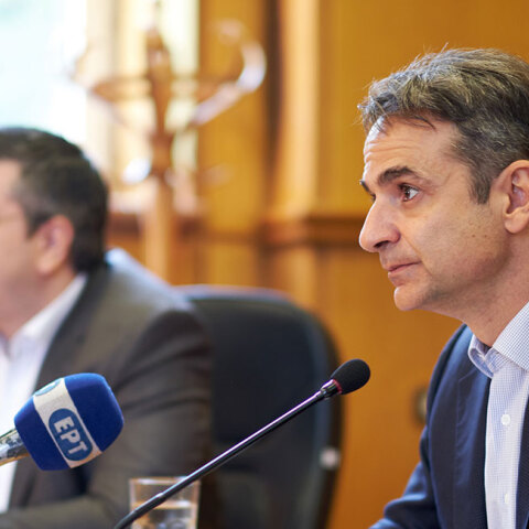 mitsotakis-tzitzi.jpg