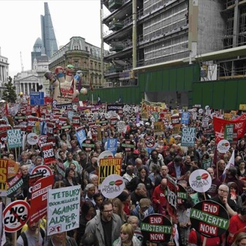 Μεγάλη διαδήλωση στο Λονδίνο για τα εργατικά δικαιώματα 