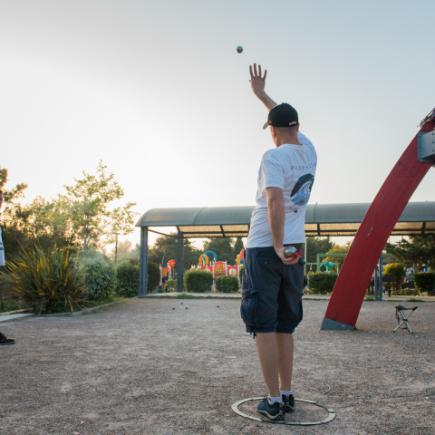 © Θανάσης Καρατζάς 