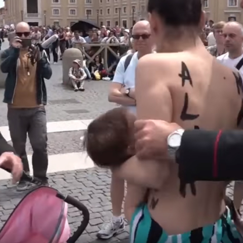 femen-vatican23423.jpg