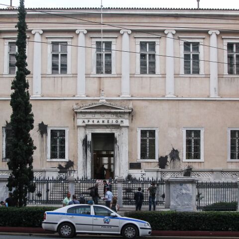 Ο Ρουβίκωνας απειλεί δικαστές με αφορμή την υπόθεση της Τήνου 