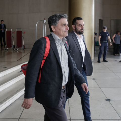 Μόνιμες μειώσεις φόρων από το 2019 υπόσχεται ο Τσακαλώτος 