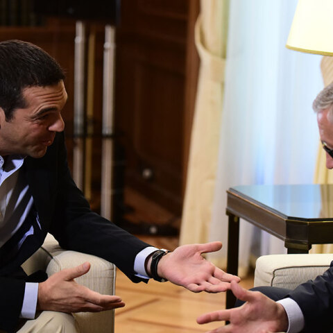 tsipras_regling.jpg
