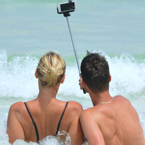 selfie-900001_1280.jpg