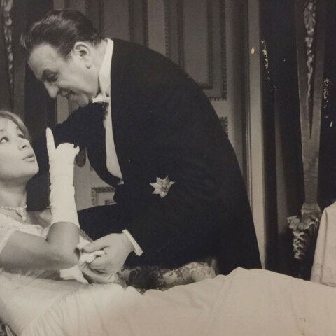 Κώστας Μουσούρης - Αλίκη Βουγιουκλάκη. Από την παράσταση Ο πρίγκηψ και η χορεύτρια του T. Rattigan Θέατρο Μουσούρη, 1960