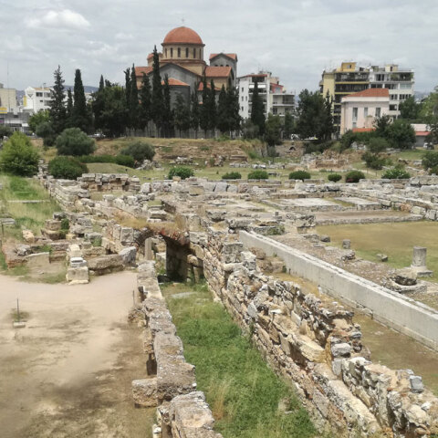 Άποψη της Ιεράς Οδού από την οδό Μελιδώνη