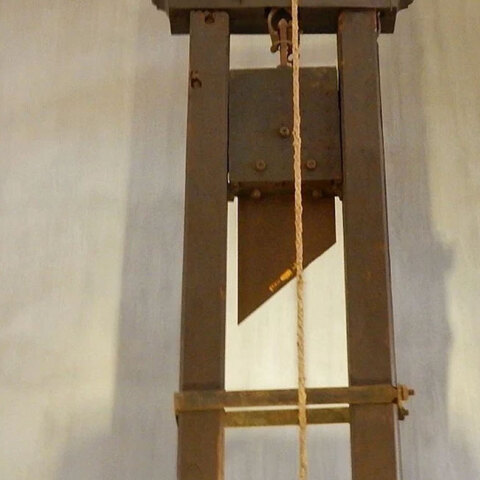 guillotine.jpg