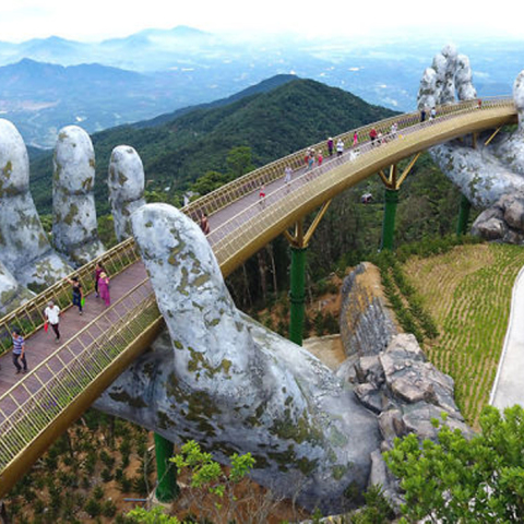 creative-design-giant-hands-bridge-ba-na-hills-vietnam-5b5ec9f07c1d1_700.jpg
