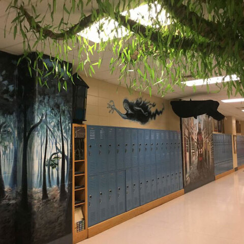 two-teachers-turned-their-boring-school-hallway-into-hogwarts-5b5dcbb8621f2_880.jpg