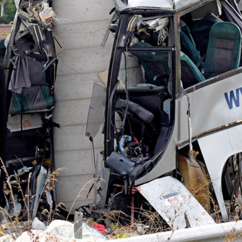 bus-crash342324.jpg