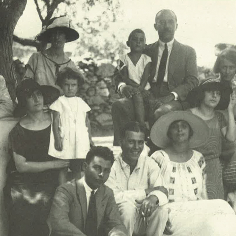 Φωτογραφία από το φωτογραφικό λεύκωμα «Ενθύμιον Σύρου» που εξέδωσε ο Μάνος Ελευθερίου από τις εκδόσεις «Γνώση»