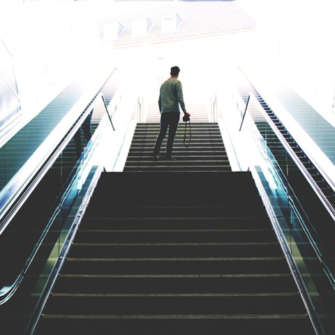 escalator-1245905_1920.jpg