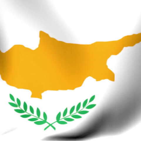 cyprus-flag32.jpg