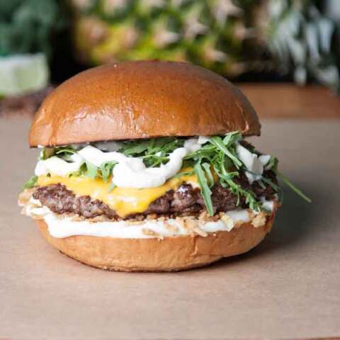 Angus Young Burger από το The Big Kahuna