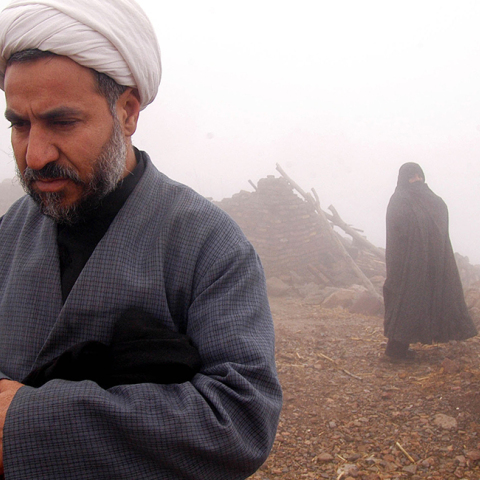 gettyimages-iranearthquake.jpg