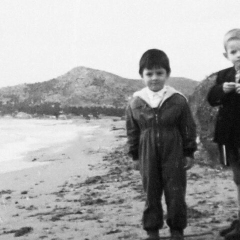 Ο Απόστολος Δοξιάδης (αριστερά) με τον Αρίστο Δοξιάδη, παιδάκια