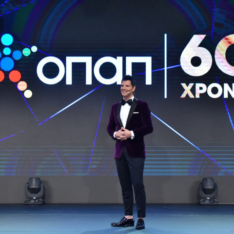 Ο παρουσιαστής της εκδήλωσης Σάκης Ρουβάς