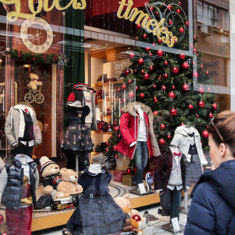 Εορταστικό ωράριο