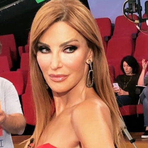 Βίκυ Χατζηβασιλείου 