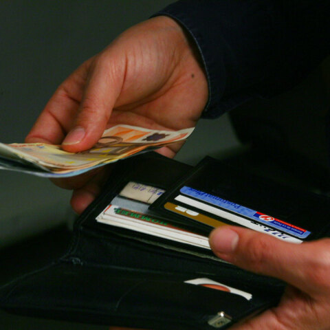 Ληξιπρόθεσμες οφειλές  - Εφορία - Χαρτονομίσματα