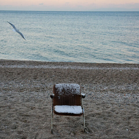 Παλαιό Φάληρο: Το χιόνι έφθασε στην παραλία