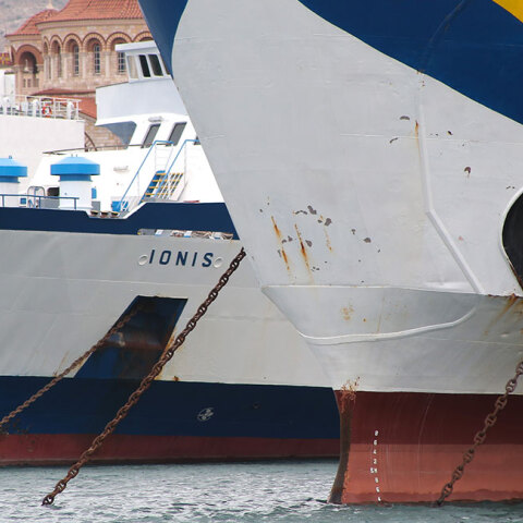 Δεμένα πλοία στο λιμάνι του Πειραιά