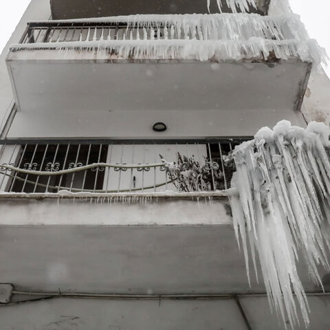 Σταλακτίκες σε πολυκατοικία της Θεσσαλονίκης