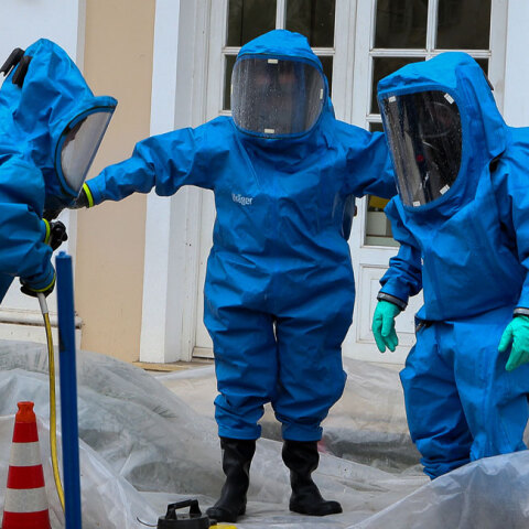 Ύποπτος φάκελος με σκόνη/