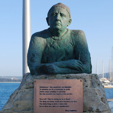 Άγαλμα του Νίκου Καββαδία