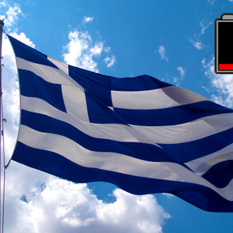 – Mα τώρα γίνεται Aλβανός να κρατάει την ελληνική σημαία;