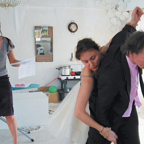 ΣΤΗΝ ΚΟΥΖΙΝΑ ΤΗΣ ΠΛΑΘ