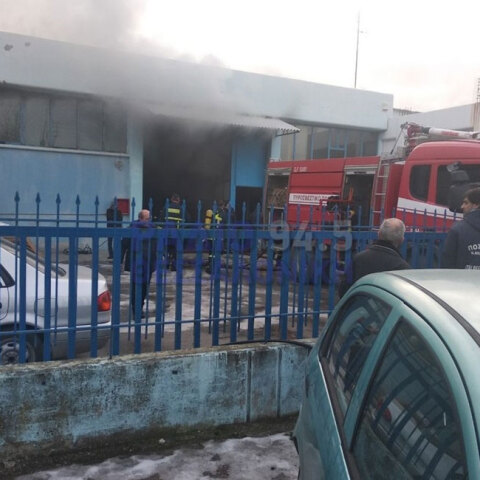 Πυρκαγιά σε εργοστάσιο στη Θεσσαλονίκη