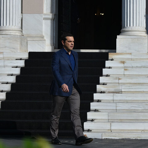 Ο Αλέξης Τσίπρας στην είσοδο του Μεγάρου Μαξίμου