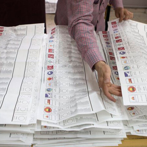 Σαν τα μανιτάρια «ξεφυτρώνουν» οι αιωνόβιοι ψηφοφόροι στην Τουρκία