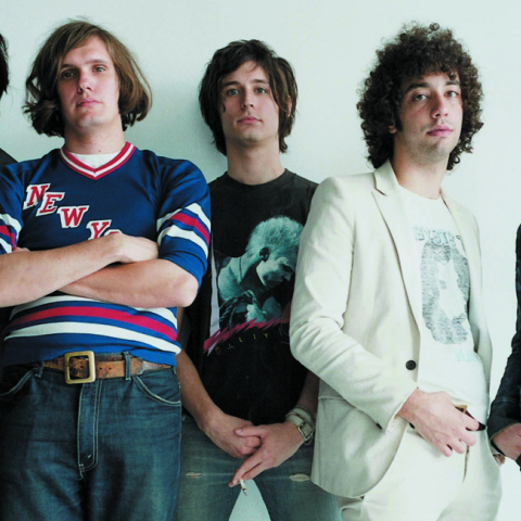 Oι Strokes έβγαλαν καινούργιο δίσκο με τίτλο «Room on Fire»