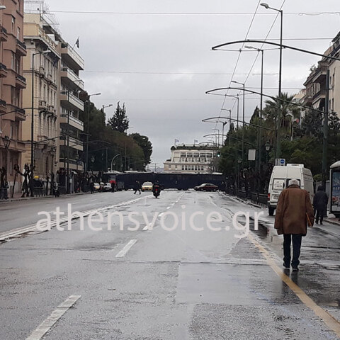 Κλούβες στη Βασιλίσσης Σοφίας στο ύψος της Βουλής