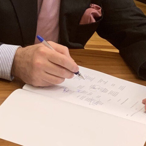 Ο Κατρούγκαλος υπογράφει τον κυρωτικό νόμο για τη Συμφωνία των Πρεσπών